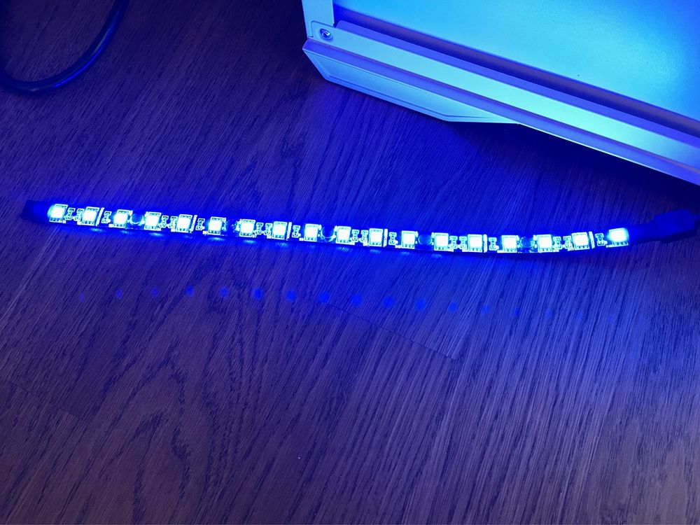 Синя led стрічка на магнітному кріпленні