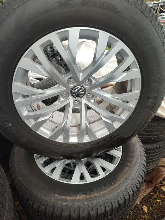 VW TOUAREG lll Koła Zimowe R18 Goodyear