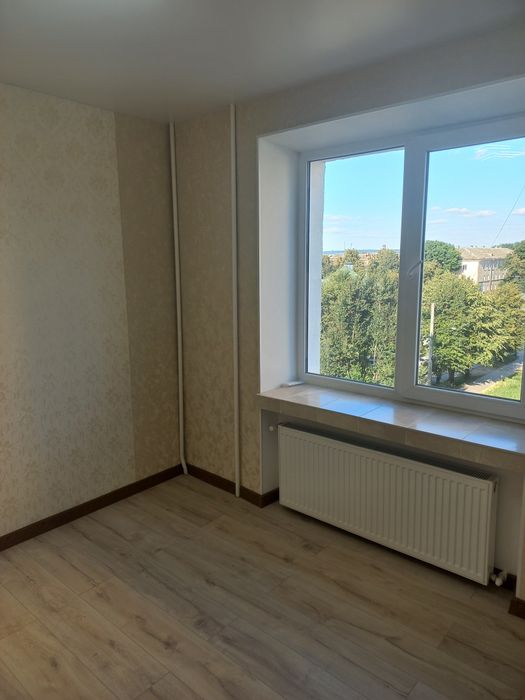 Продам 3-х кімн.-студіо в р-ні стомат.полікл.