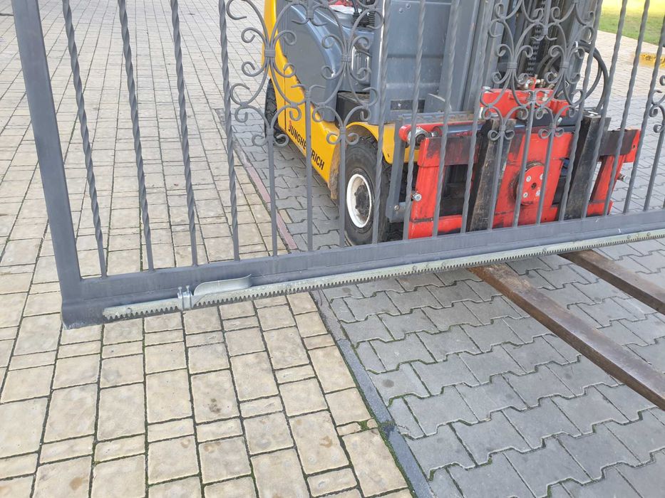 Brama przesuwna 3 mb