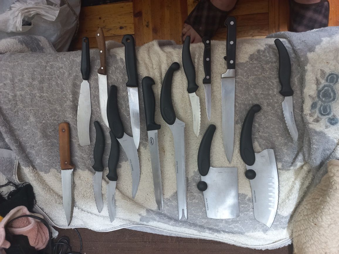 пятнадцать  ножей в отличном состоянии