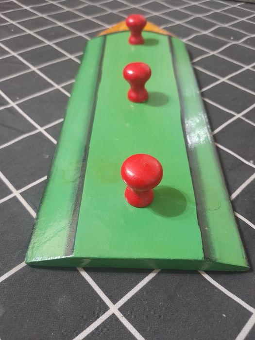 Cabide em forma de lápis