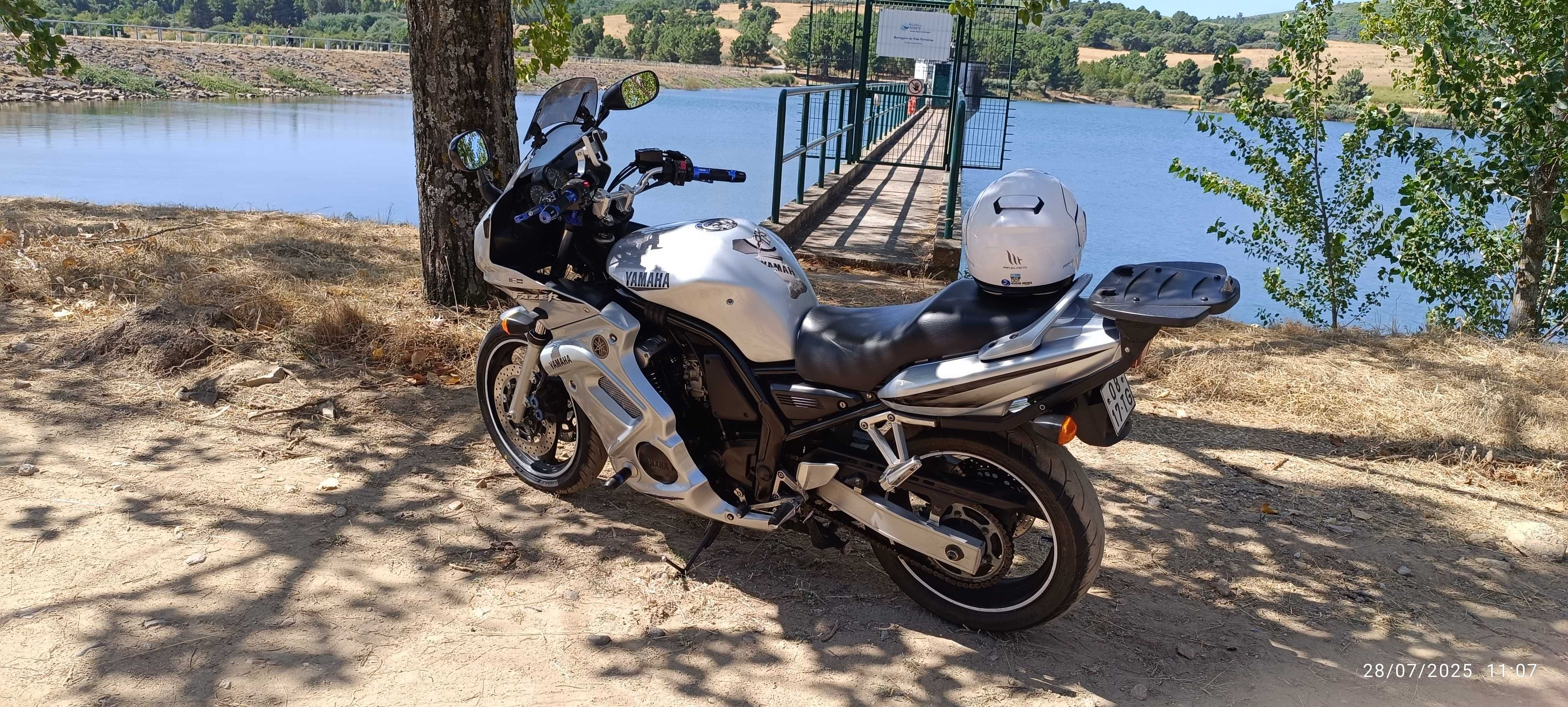 Yamaha Fzs fazer 600 em muito bom estado para a idade que tem.