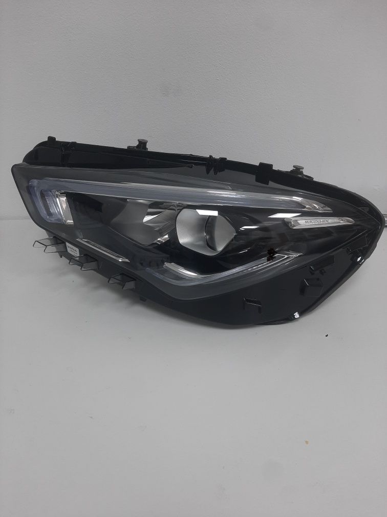 Farol/Ótica Mercedes CLA W118