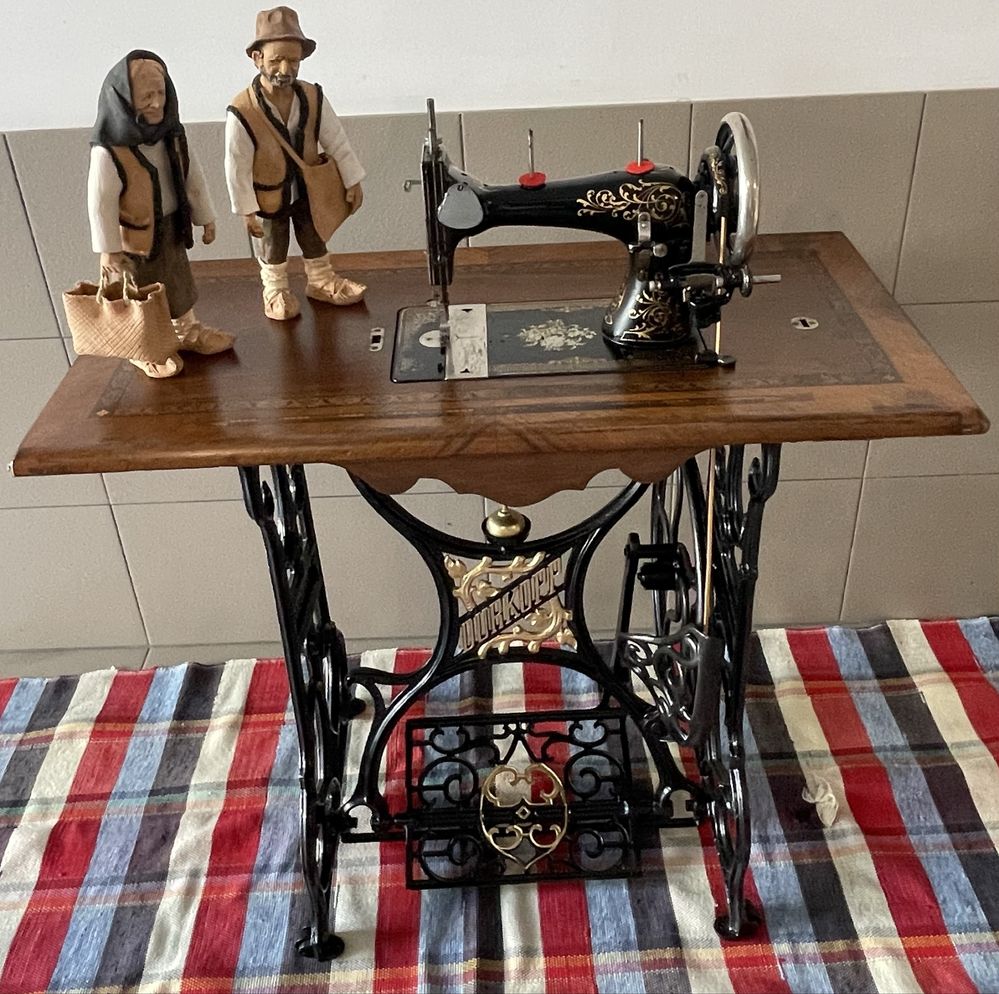 Máquiba de costura sntiga, Durkopp, alemã, restaurada