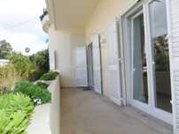 Apartamento T4 completamente remodelado no Estoril