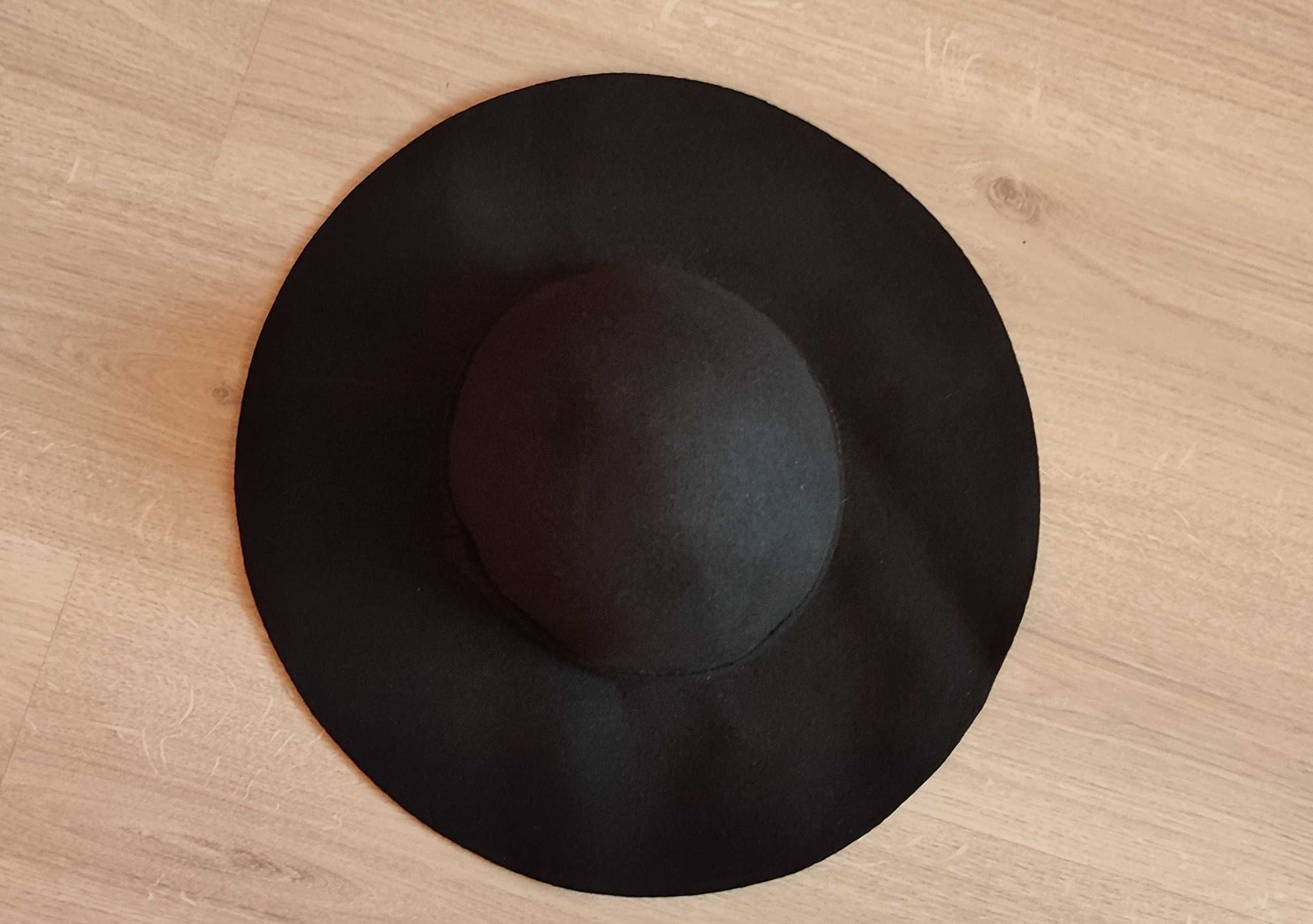 Стильний фетровий капелюх Bershka