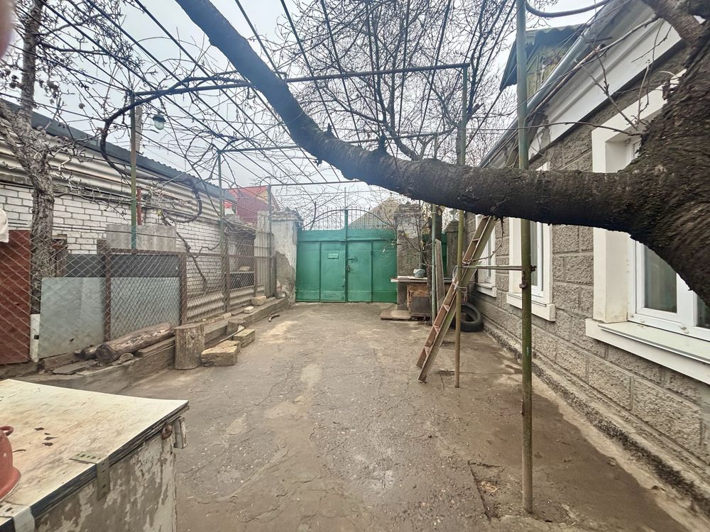 Продам два будинки в одному дворі Соляні