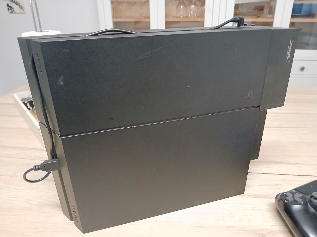 Playstation ps4 com 2 comandos