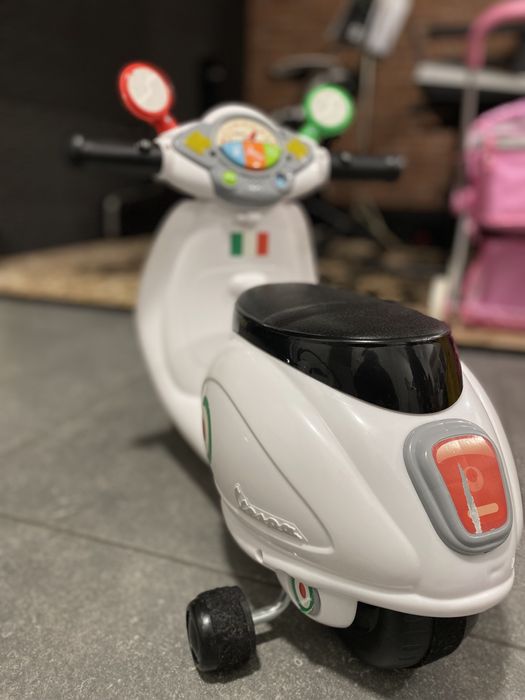 Mota  Vespa Chicco com música.