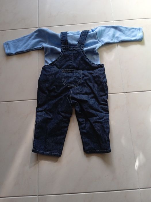 Conjunto Jardineira de ganga e camisola