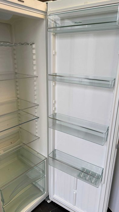 Холодильна шафа б/в без мороз кам MIELE 185см білий Крапельний #07399
