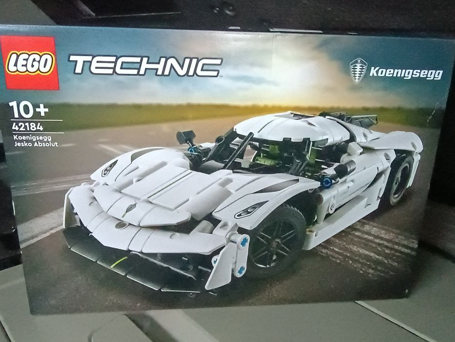 LEGO 42184 Technic Koenigsegg 10+