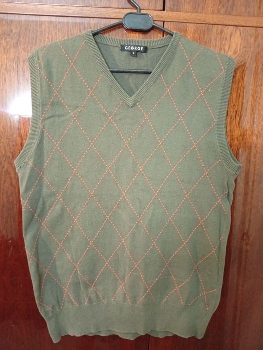 Чоловіча кофта без рукавів , в норм стані !