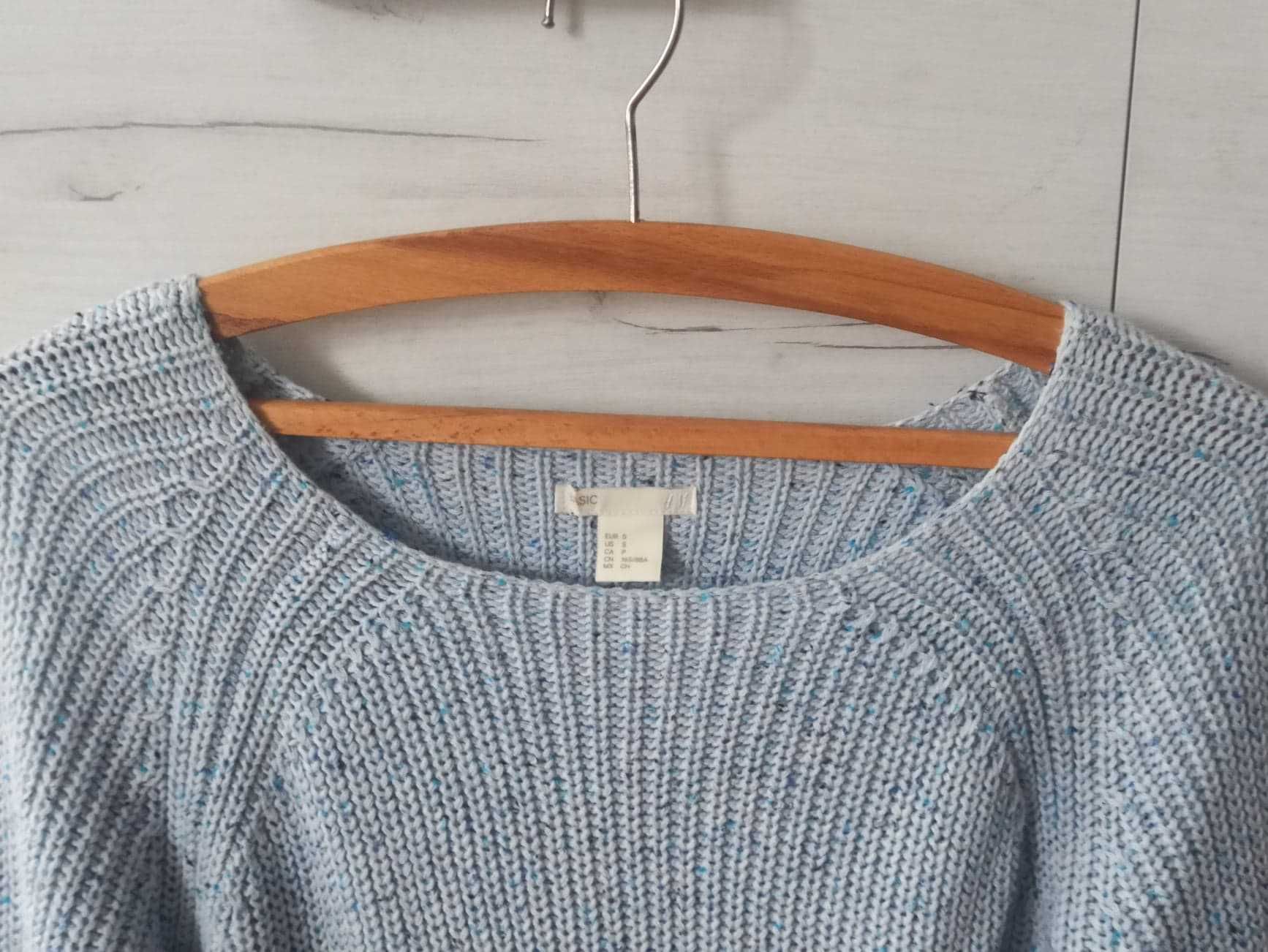 Błękitny sweter H&M rozmiar S