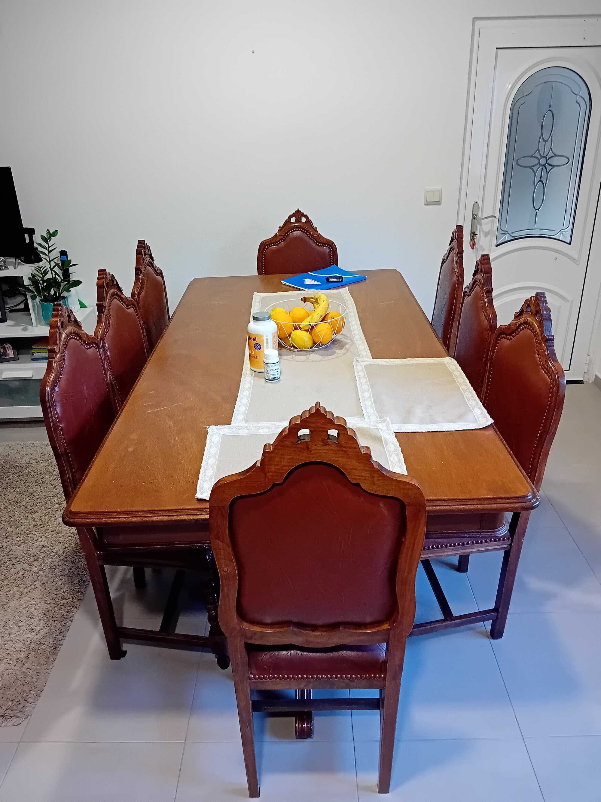 Mesa de Jantar com 8 cadeiras