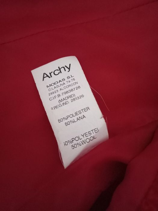 Casaco,  vermelho,  super quentinho ,com um corte muito  elegante