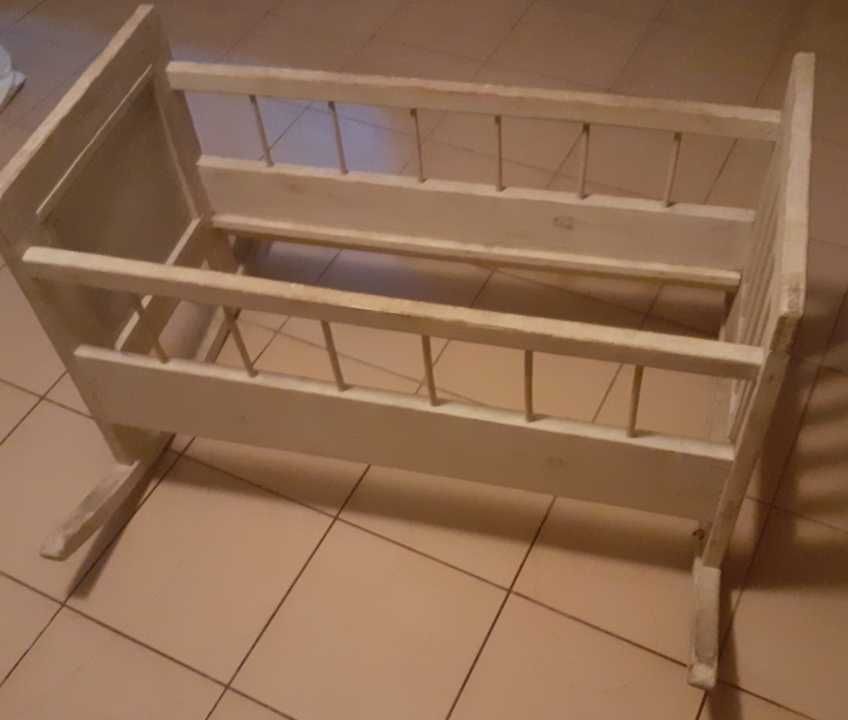 Kołyska dziecięca biała na biegunach, vintage, PRL