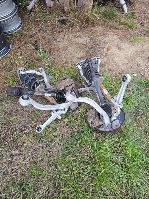 kopyto goleń noga a4 b7 1.8 turbo zwrotnica  lewa prawa