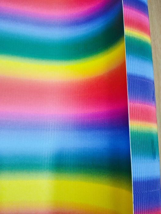 Vendo Cartolinas Caneladas Arco Íris. 50x70cm