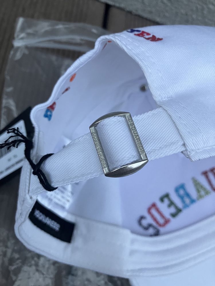 Dsquared2 luksusowa damska czapka Nowa White