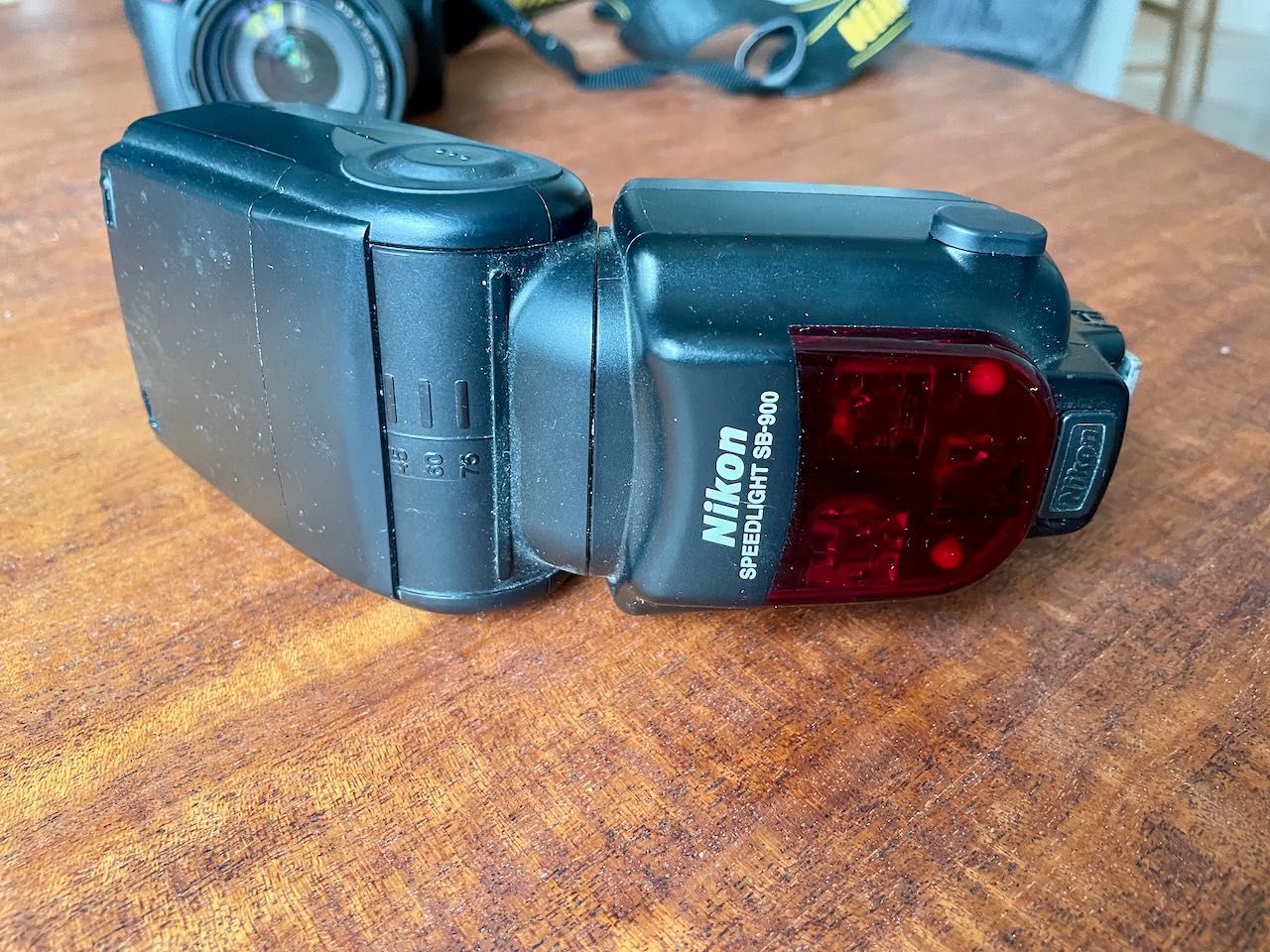 Nikon D90 + Kit 18-105 + 35 + SB900 + plecak