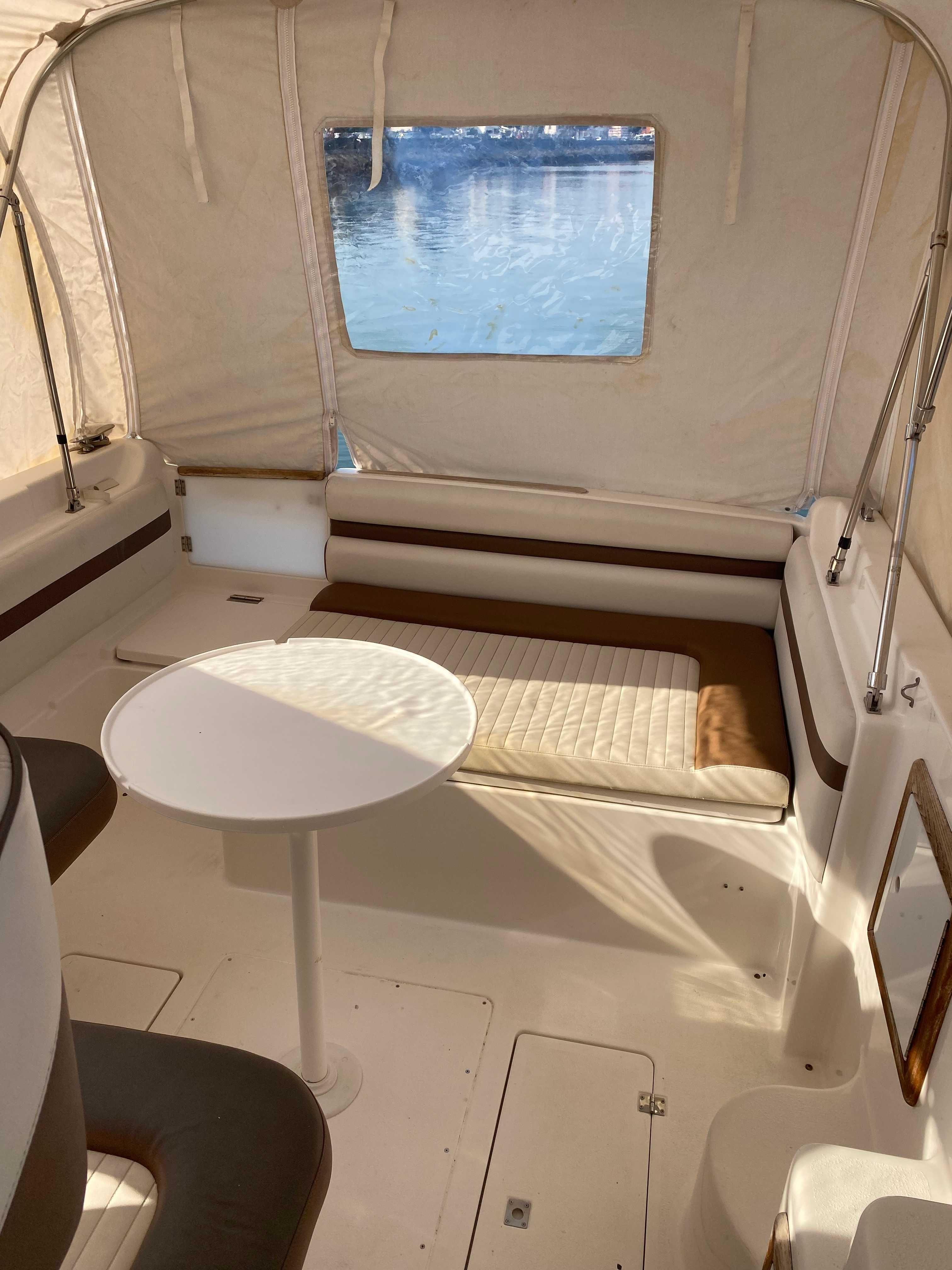 LANCHA 8,2 M.CABINADA