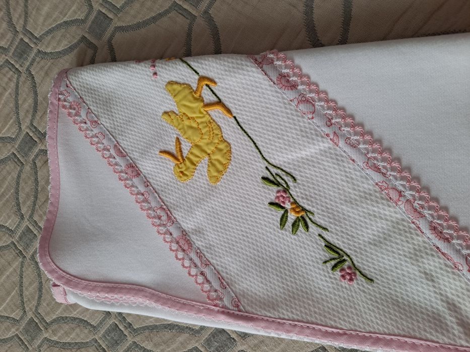 Fralda de bebé com bordado Madeira