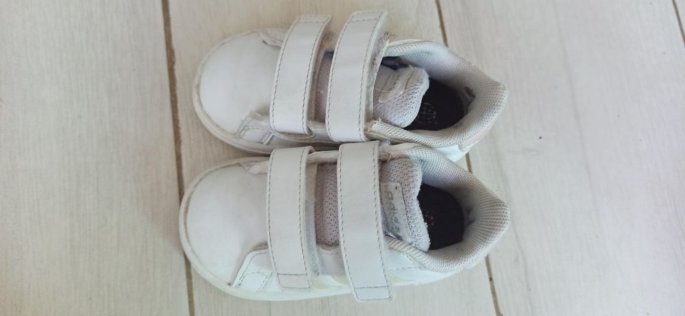 Ténis Adidas tamanho 20