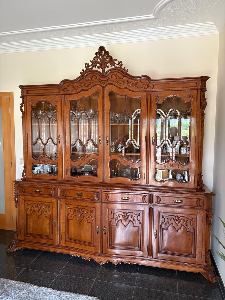 Conjunto Mesa E Armário Em Madeira