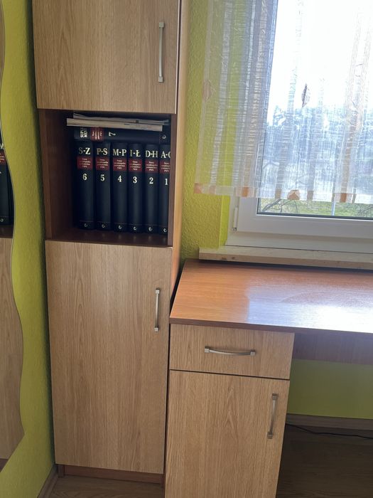 Biurko z szufladami i szafa w kąplecie
