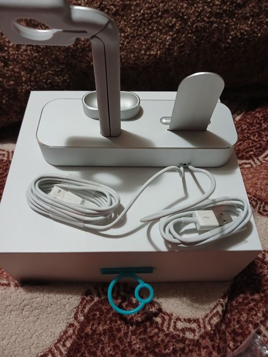 Бездротовий зарядний пристрій 3 в 1 для гаджетів від Apple