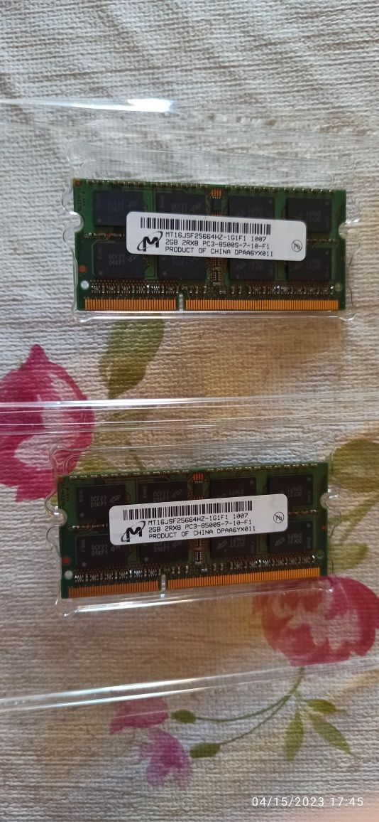 2 memórias Ram de 2GB