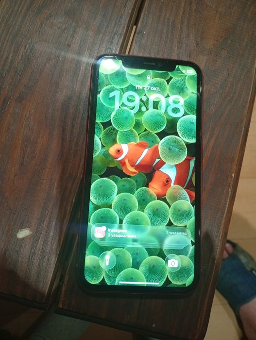 Продам айфон 11 на 64 гб