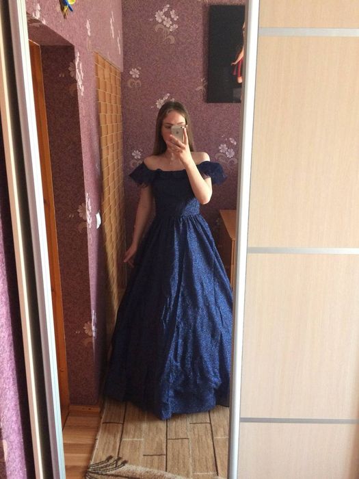 Випускна синя сукня