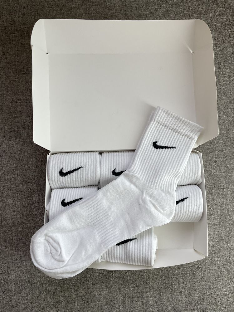 Nike Wysokie Białe Skarpety Boks 42/46(9 par)