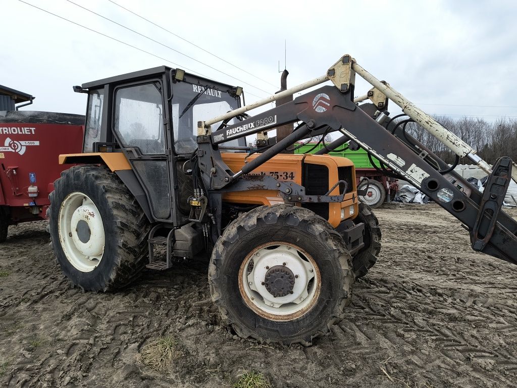 Renault 75-34 z ładowaczem Faucheux.