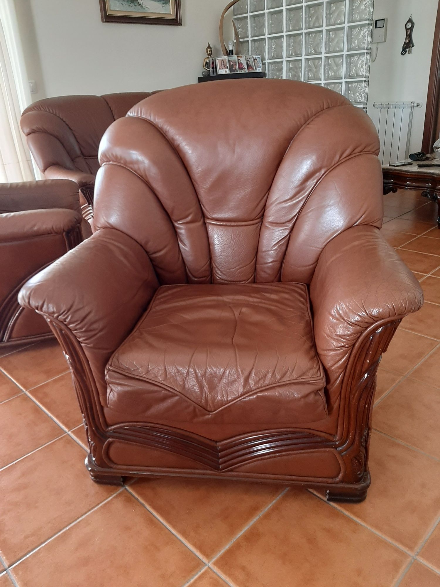 Vendo conjunto de 3 sofás em pele