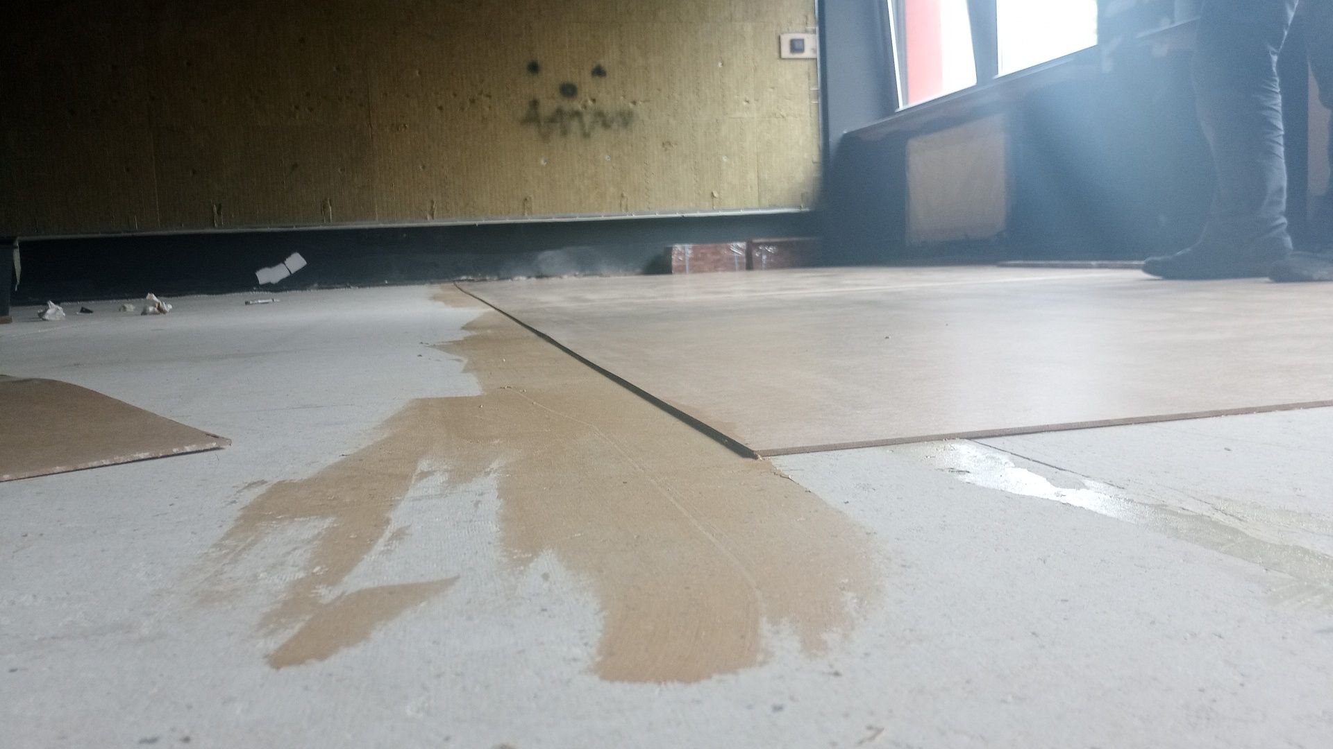 Wyrównywanie, prostowanie podłogi drewnianej