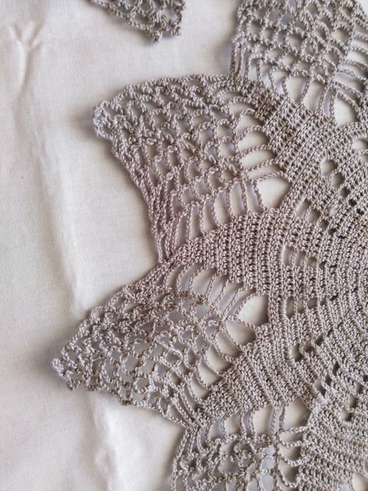 Zestaw serwetek robione na szydełku 3 sztuki.