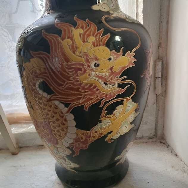 Продам напольную вазу  китайскую.