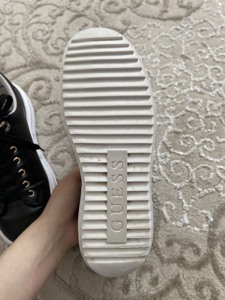 Продам Кеди GUESS 38 розмір