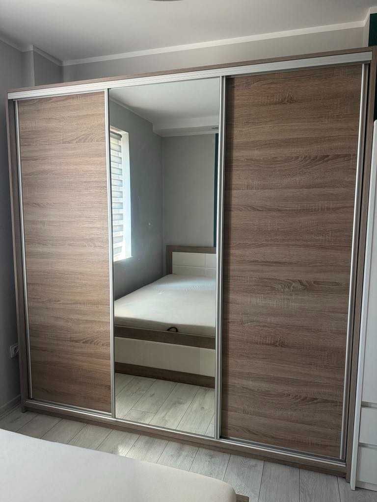 Szafa przesuwna z lustrem 210x210x60 cm – truflowy dąb, pojemna,