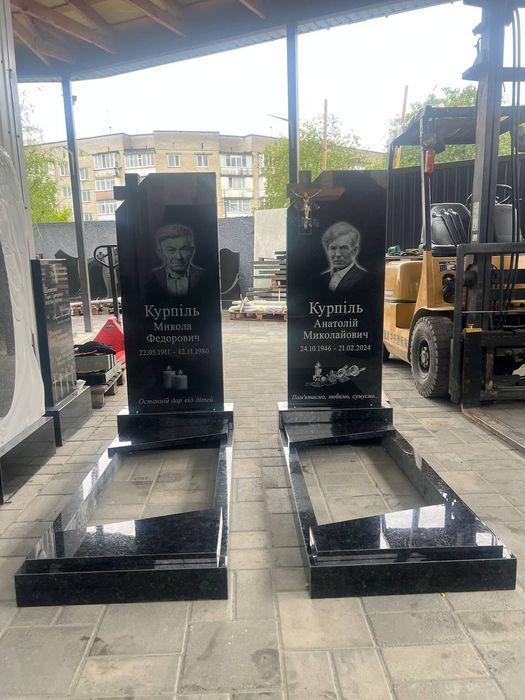 Пам'ятники під дві могли під ключ