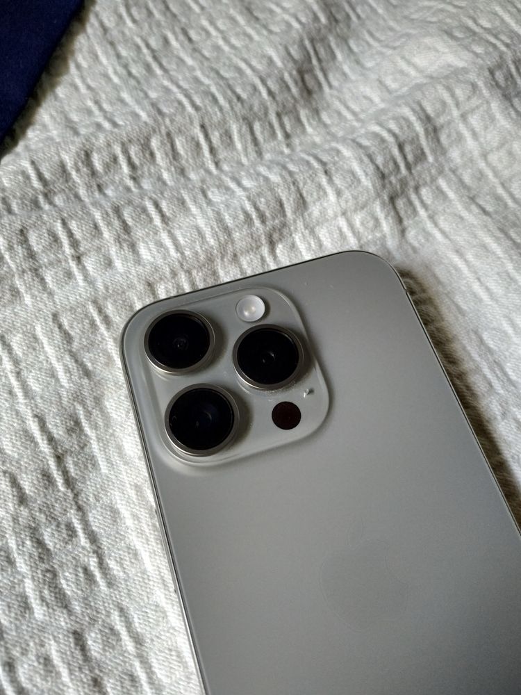 iPhone 15 Pro com garantia