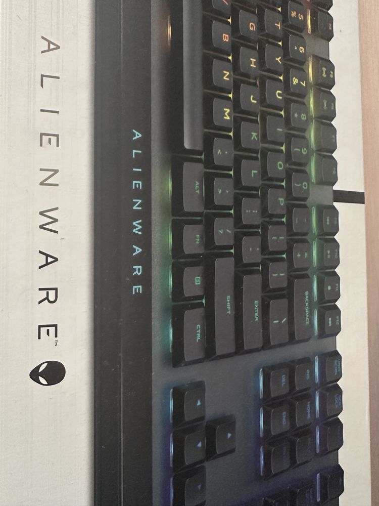 Продам набір Alienware: клавіатура AW510K + мишка AW620M (оригінальні)