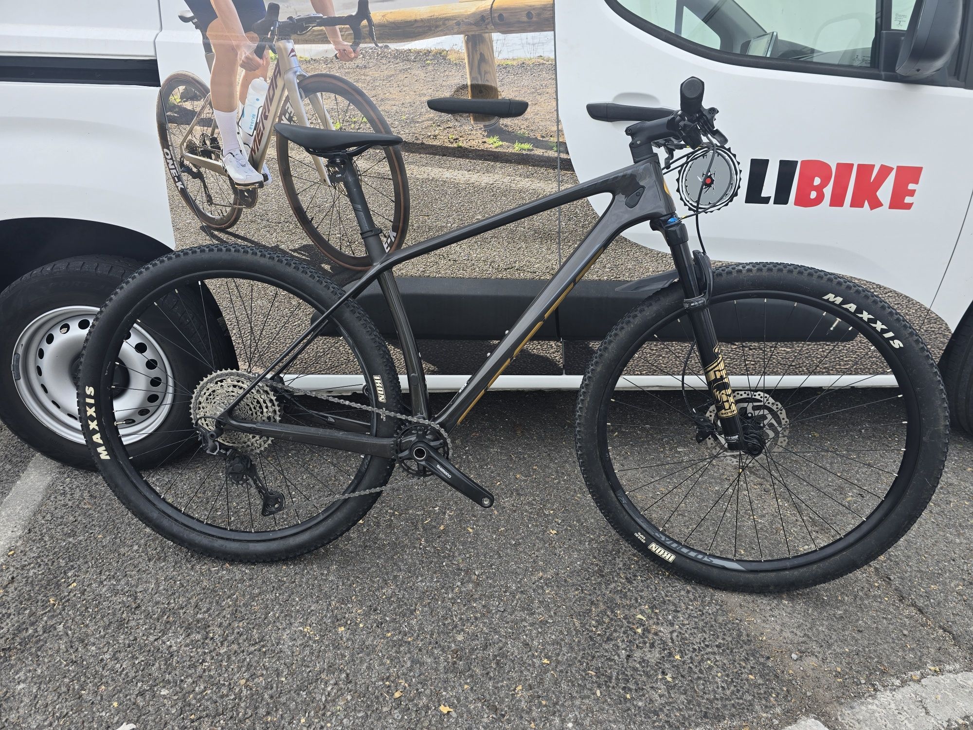 Scott scale L carbono 12x1v como nova