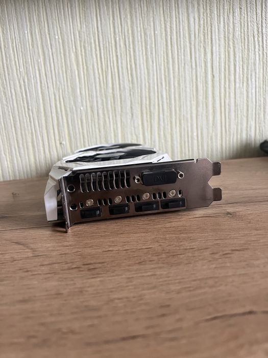 Asus GTX1070 8gb White потужна ігрова відеокарта