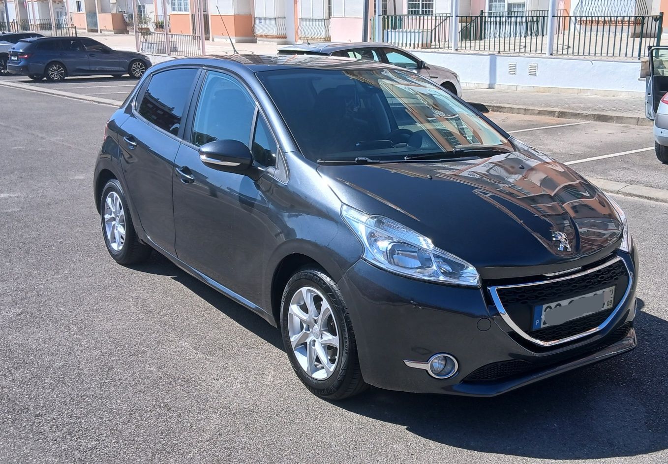 Peugeot 208 1.2-VTI como novo