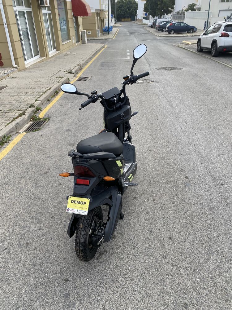 Mota eletrica (scooter) bom estado